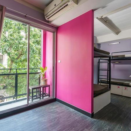 Cheqinn Hostel - Sukhumvit 4 Nana Plaza Bangkok Kültér fotó