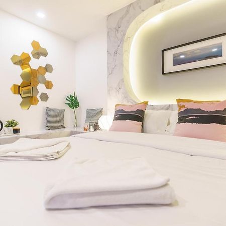 Cheqinn Hostel - Sukhumvit 4 Nana Plaza Bangkok Kültér fotó