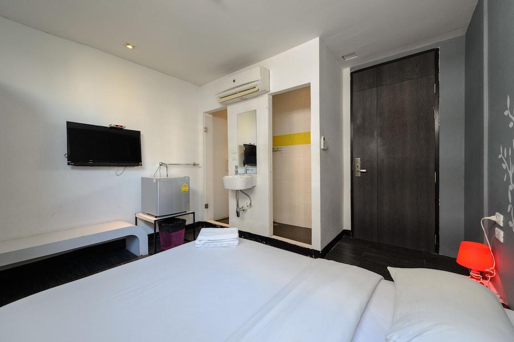 Cheqinn Hostel - Sukhumvit 4 Nana Plaza Bangkok Kültér fotó