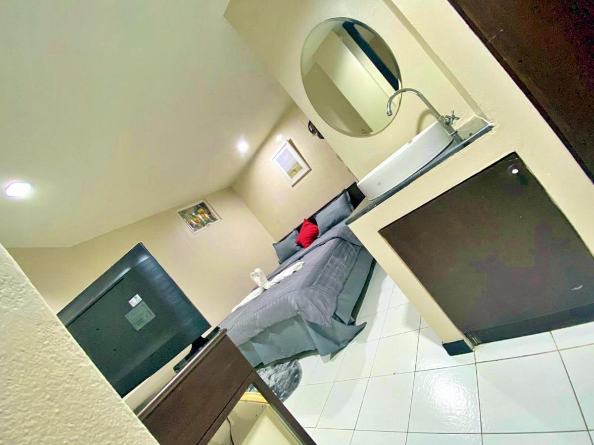Cheqinn Hostel - Sukhumvit 4 Nana Plaza Bangkok Kültér fotó