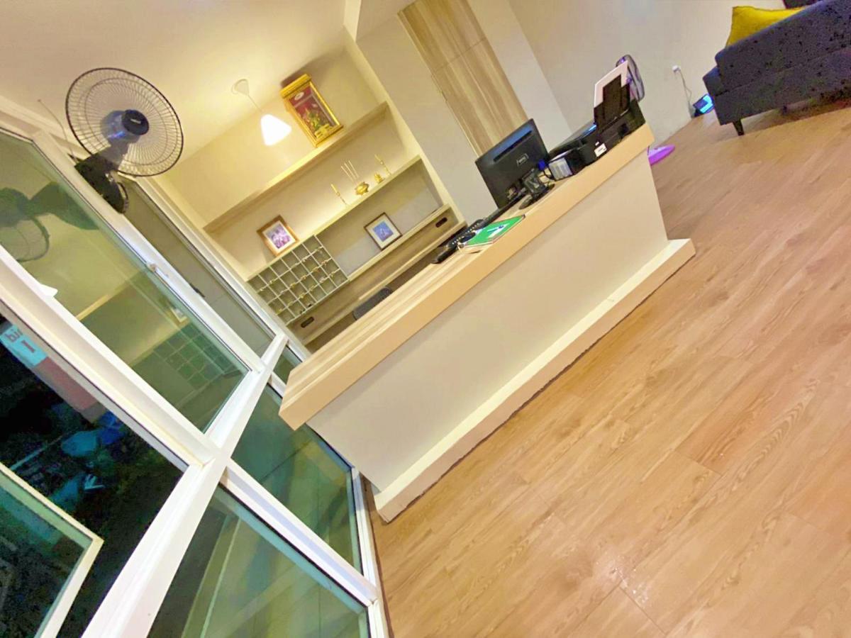 Cheqinn Hostel - Sukhumvit 4 Nana Plaza Bangkok Kültér fotó