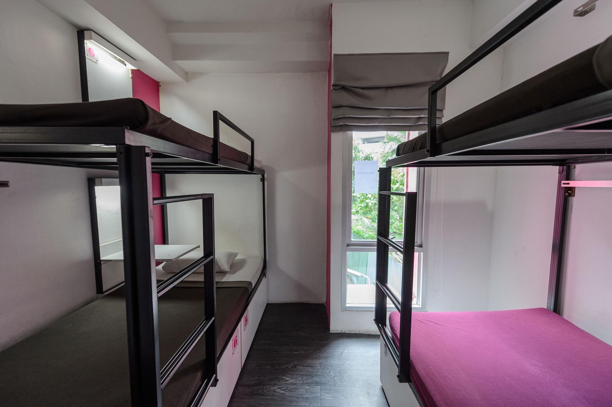 Cheqinn Hostel - Sukhumvit 4 Nana Plaza Bangkok Kültér fotó