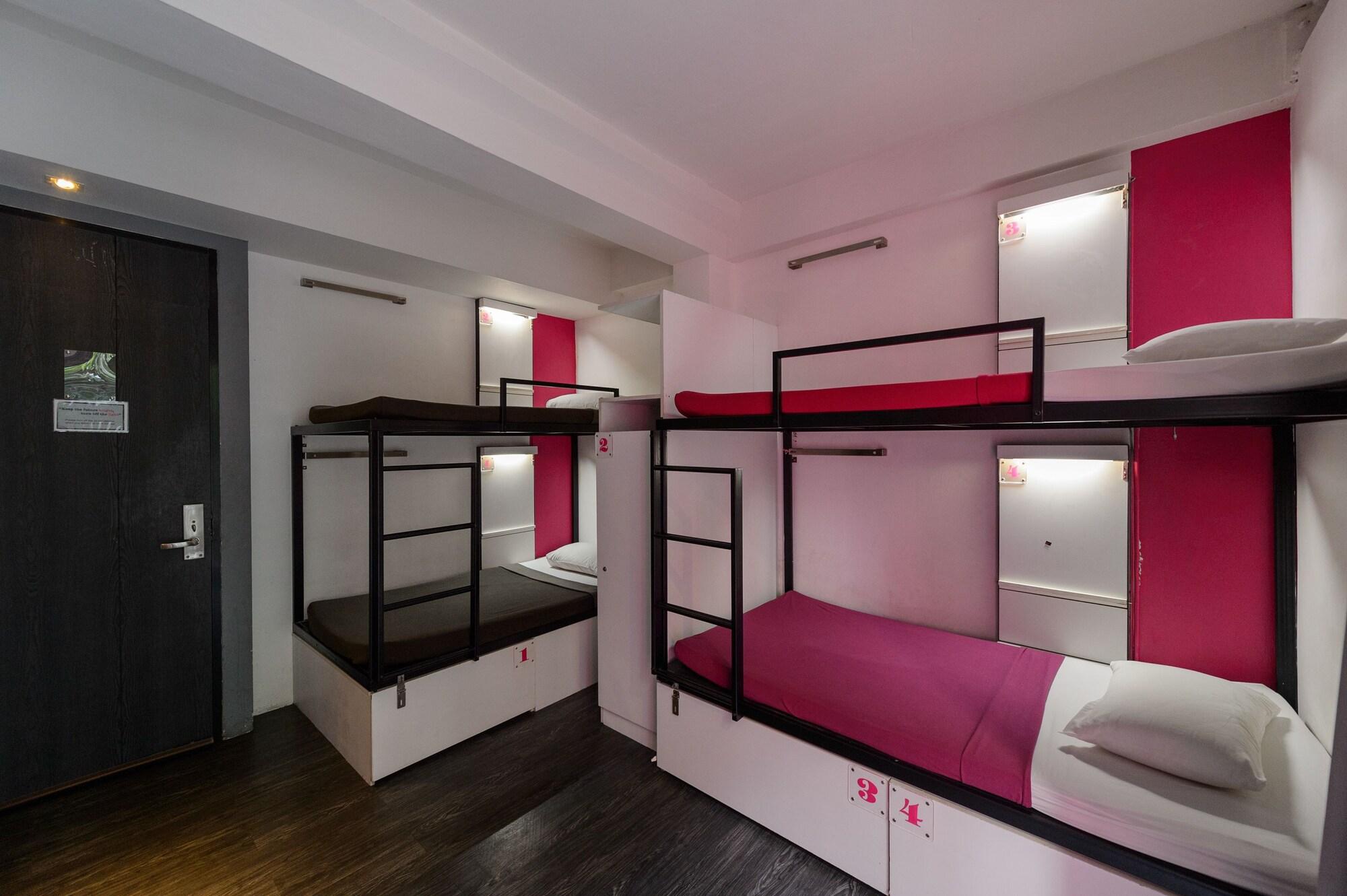 Cheqinn Hostel - Sukhumvit 4 Nana Plaza Bangkok Kültér fotó