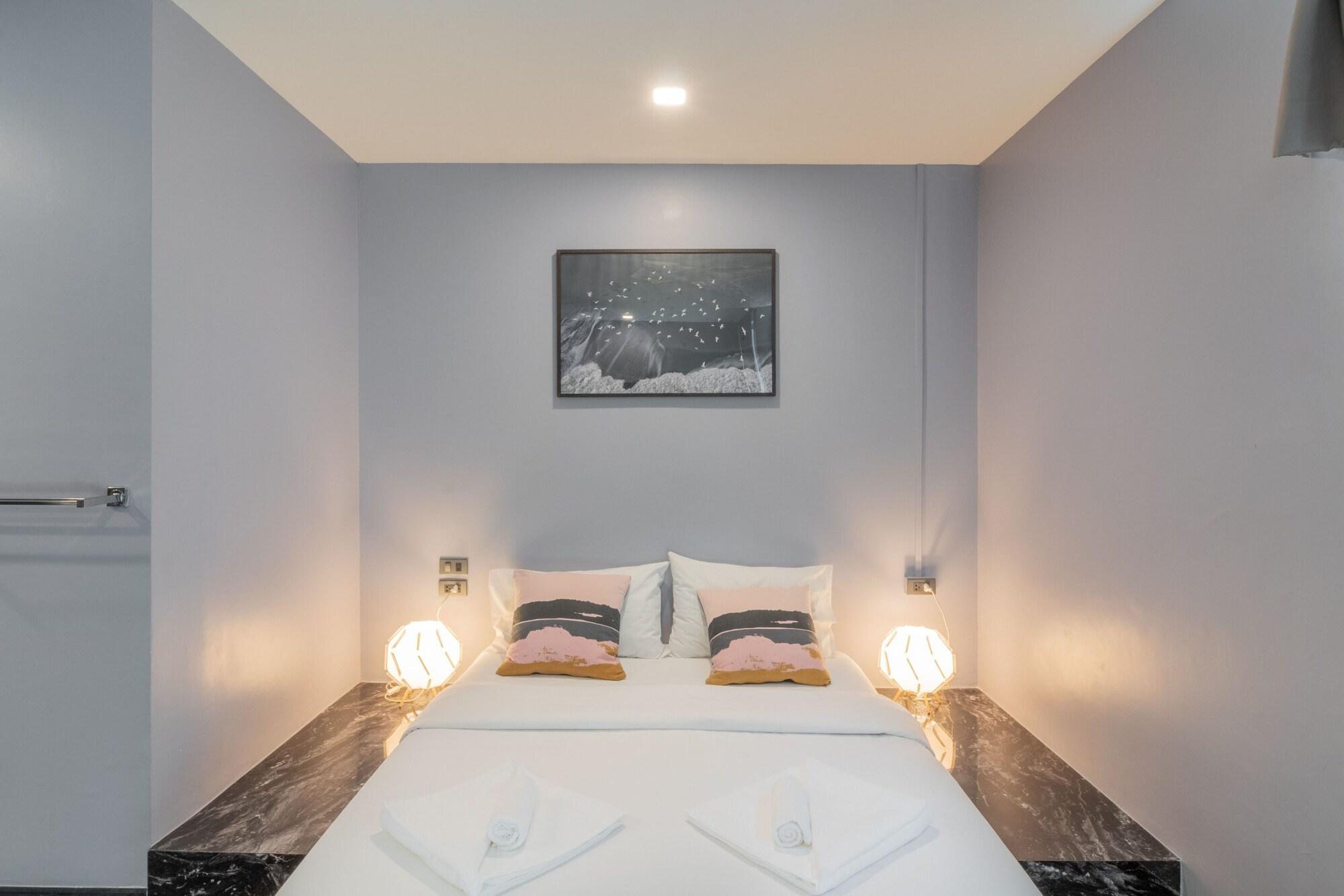 Cheqinn Hostel - Sukhumvit 4 Nana Plaza Bangkok Kültér fotó