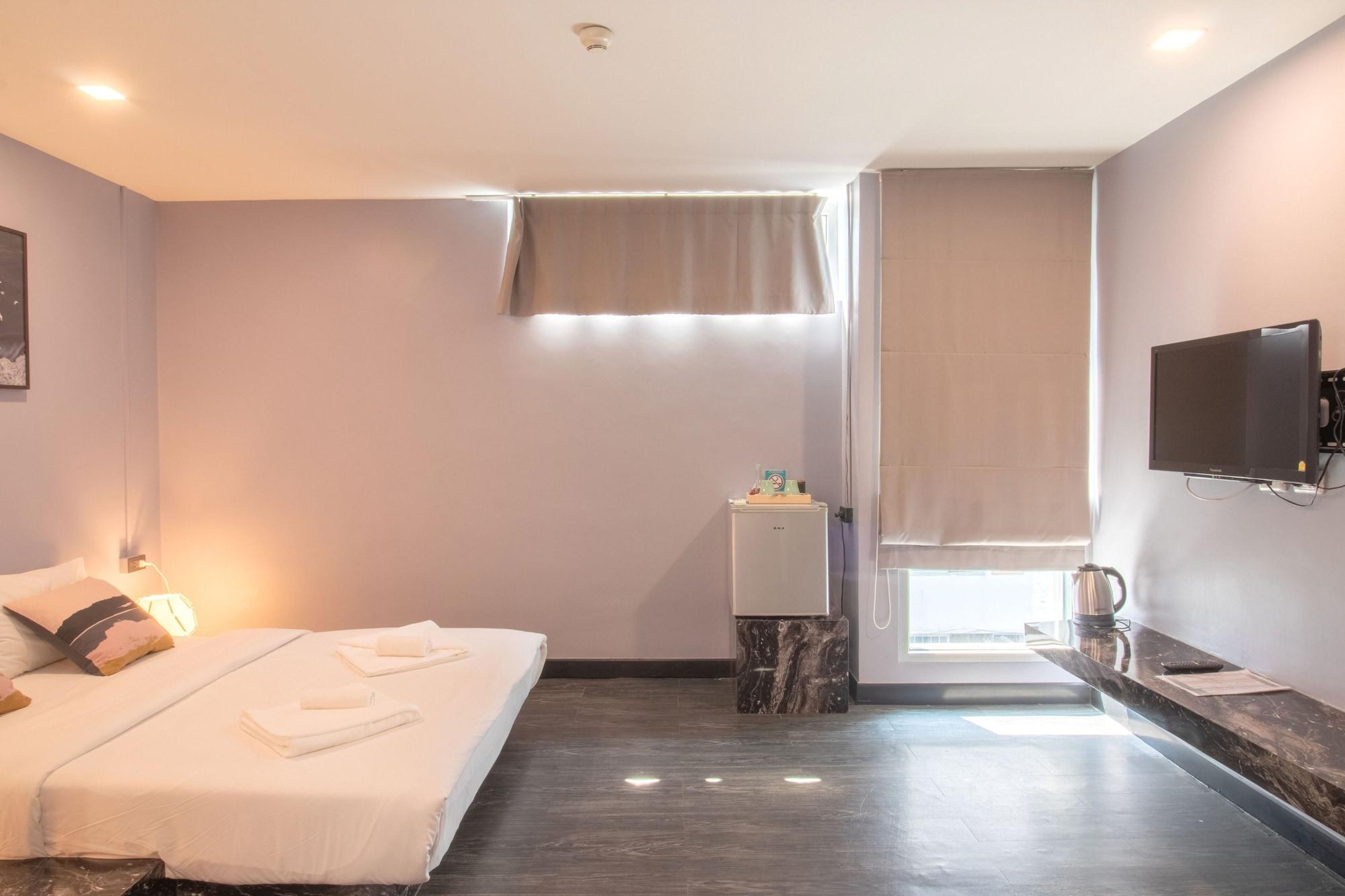 Cheqinn Hostel - Sukhumvit 4 Nana Plaza Bangkok Kültér fotó