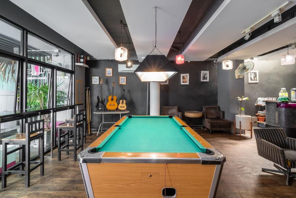 Cheqinn Hostel - Sukhumvit 4 Nana Plaza Bangkok Kültér fotó