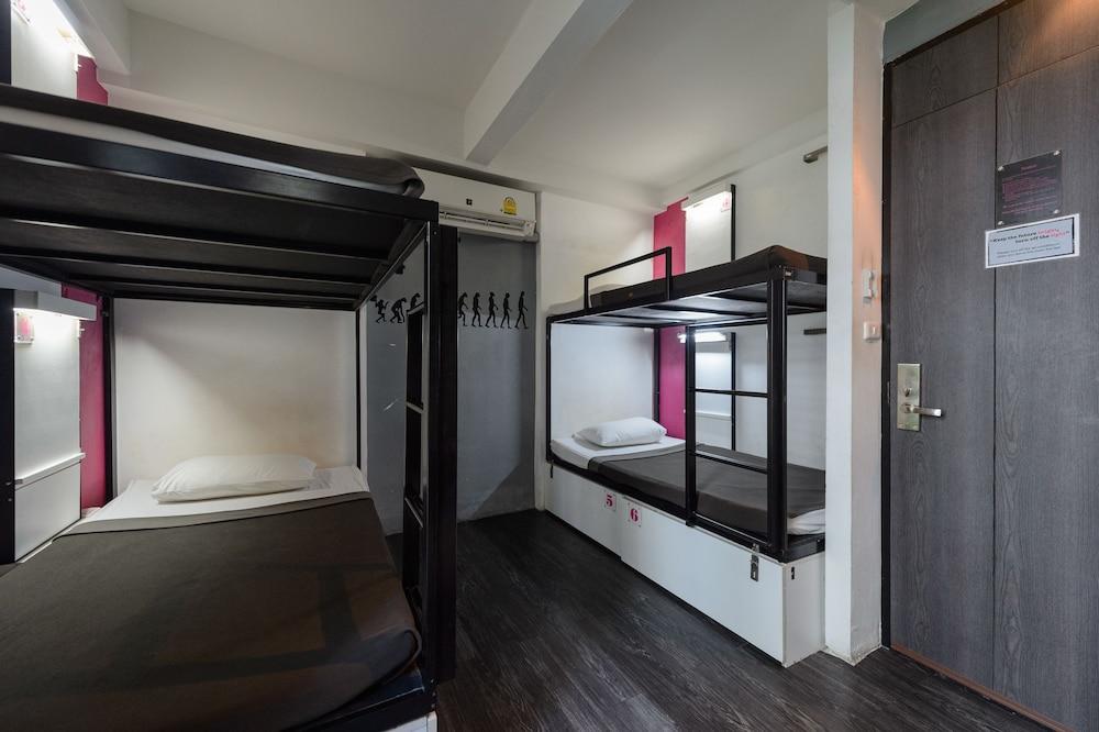 Cheqinn Hostel - Sukhumvit 4 Nana Plaza Bangkok Kültér fotó