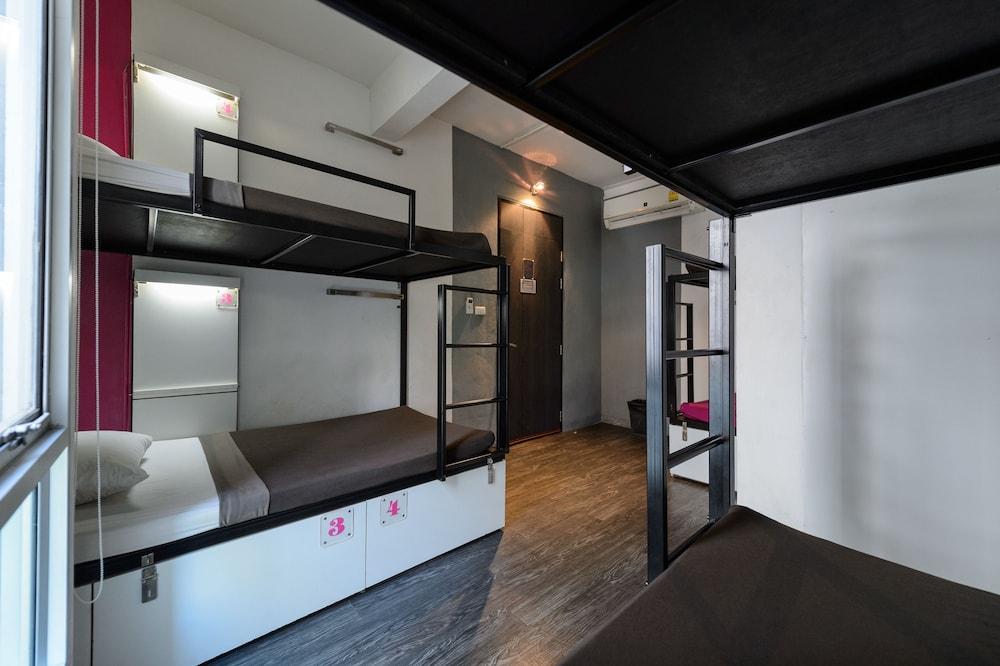 Cheqinn Hostel - Sukhumvit 4 Nana Plaza Bangkok Kültér fotó