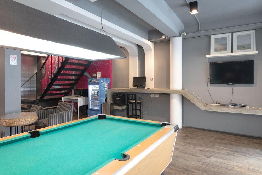 Cheqinn Hostel - Sukhumvit 4 Nana Plaza Bangkok Kültér fotó