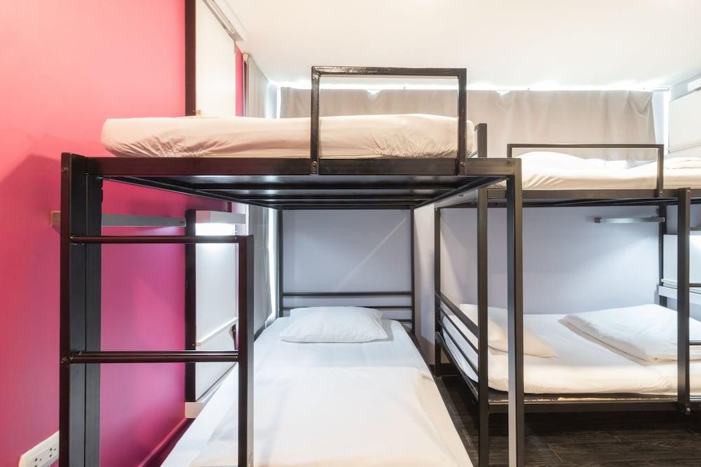 Cheqinn Hostel - Sukhumvit 4 Nana Plaza Bangkok Kültér fotó