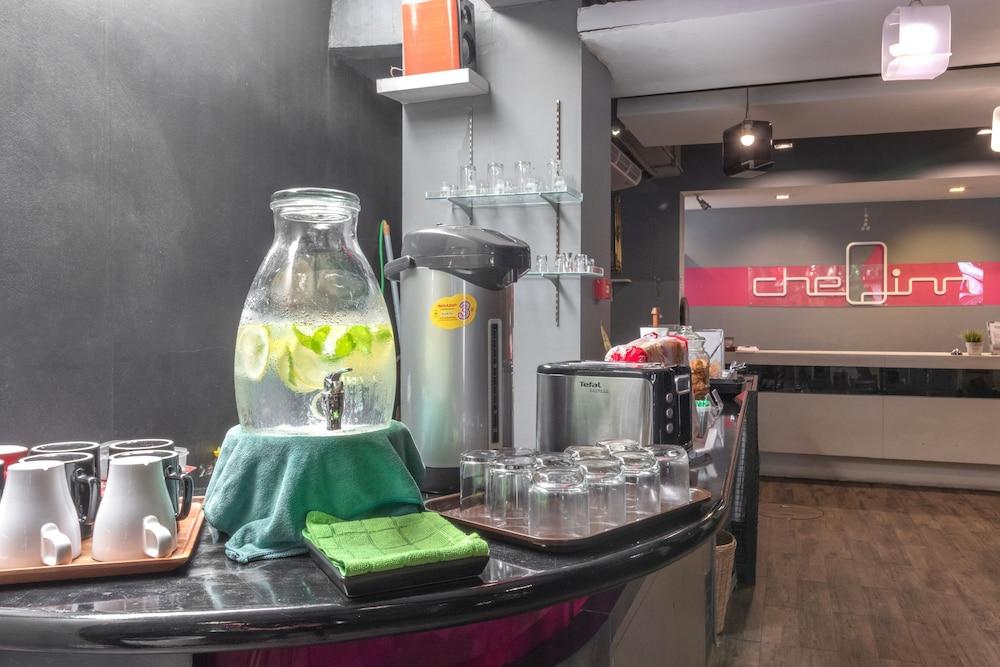 Cheqinn Hostel - Sukhumvit 4 Nana Plaza Bangkok Kültér fotó