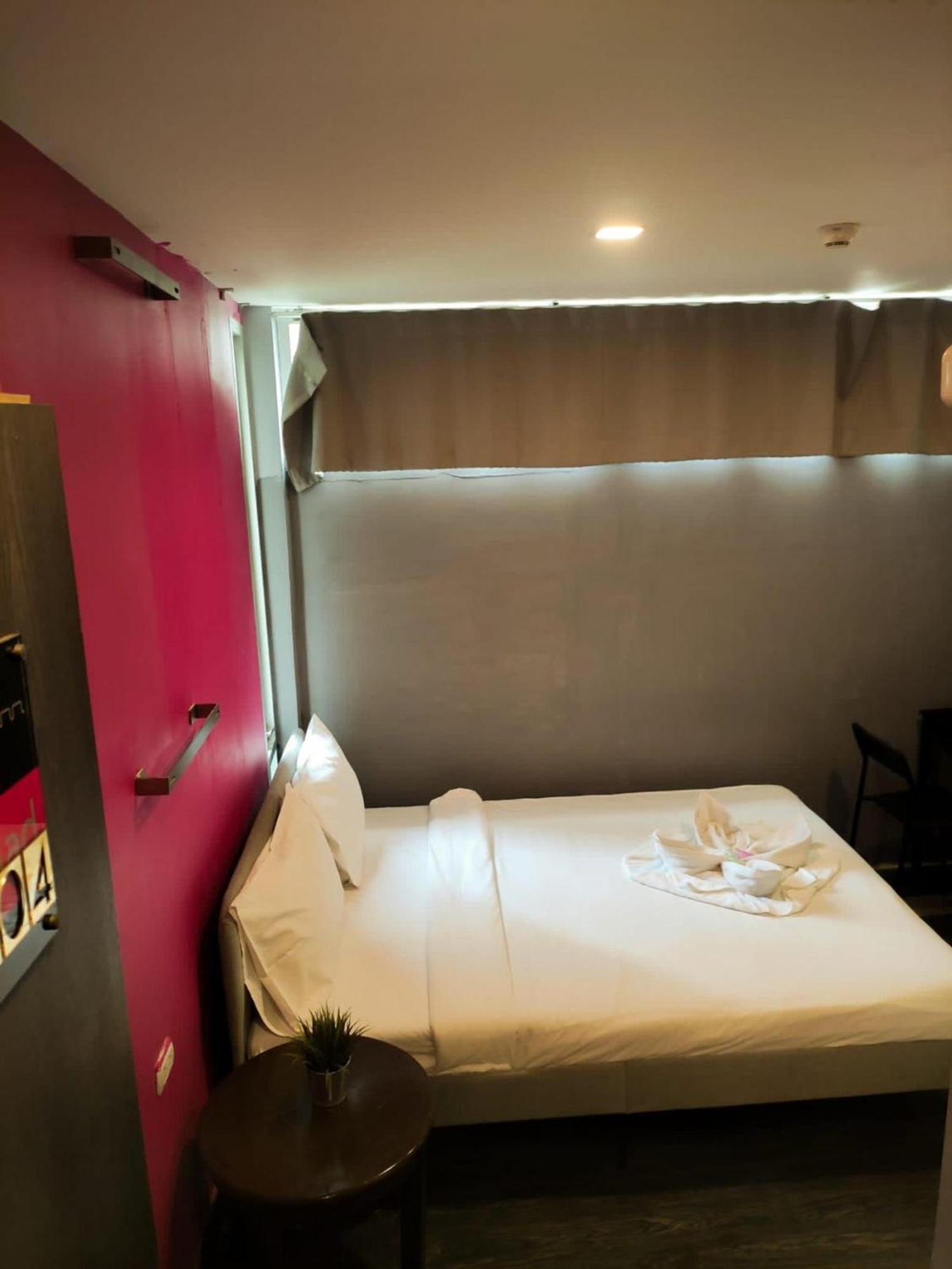 Cheqinn Hostel - Sukhumvit 4 Nana Plaza Bangkok Kültér fotó