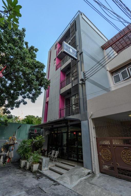 Cheqinn Hostel - Sukhumvit 4 Nana Plaza Bangkok Kültér fotó