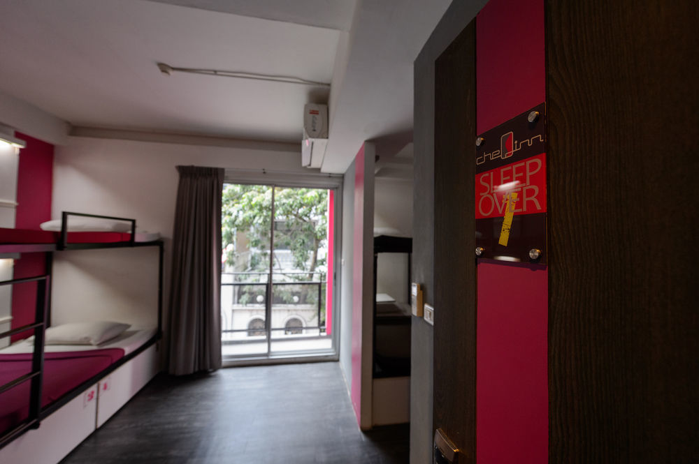 Cheqinn Hostel - Sukhumvit 4 Nana Plaza Bangkok Kültér fotó