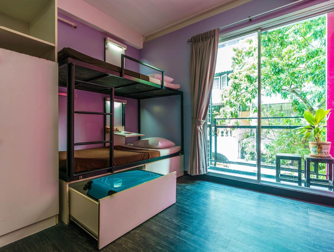 Cheqinn Hostel - Sukhumvit 4 Nana Plaza Bangkok Kültér fotó