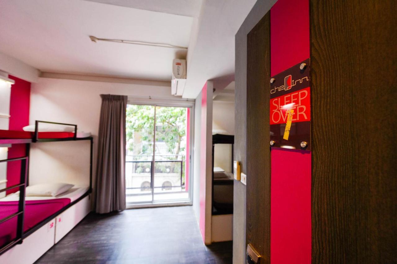 Cheqinn Hostel - Sukhumvit 4 Nana Plaza Bangkok Kültér fotó