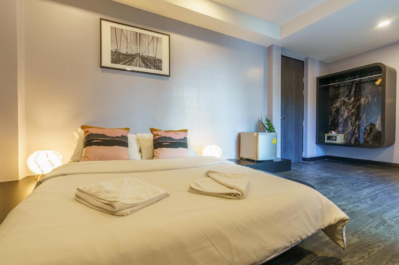 Cheqinn Hostel - Sukhumvit 4 Nana Plaza Bangkok Kültér fotó
