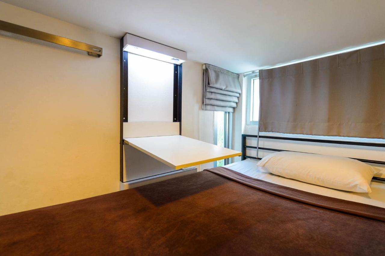 Cheqinn Hostel - Sukhumvit 4 Nana Plaza Bangkok Kültér fotó