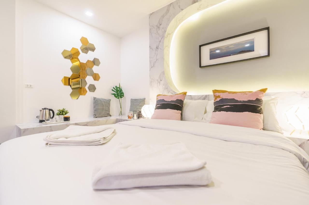 Cheqinn Hostel - Sukhumvit 4 Nana Plaza Bangkok Kültér fotó