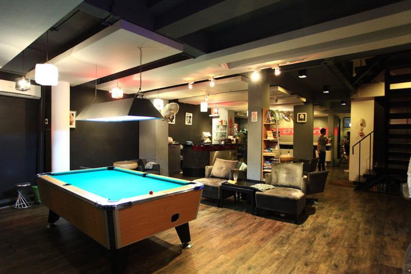 Cheqinn Hostel - Sukhumvit 4 Nana Plaza Bangkok Kültér fotó