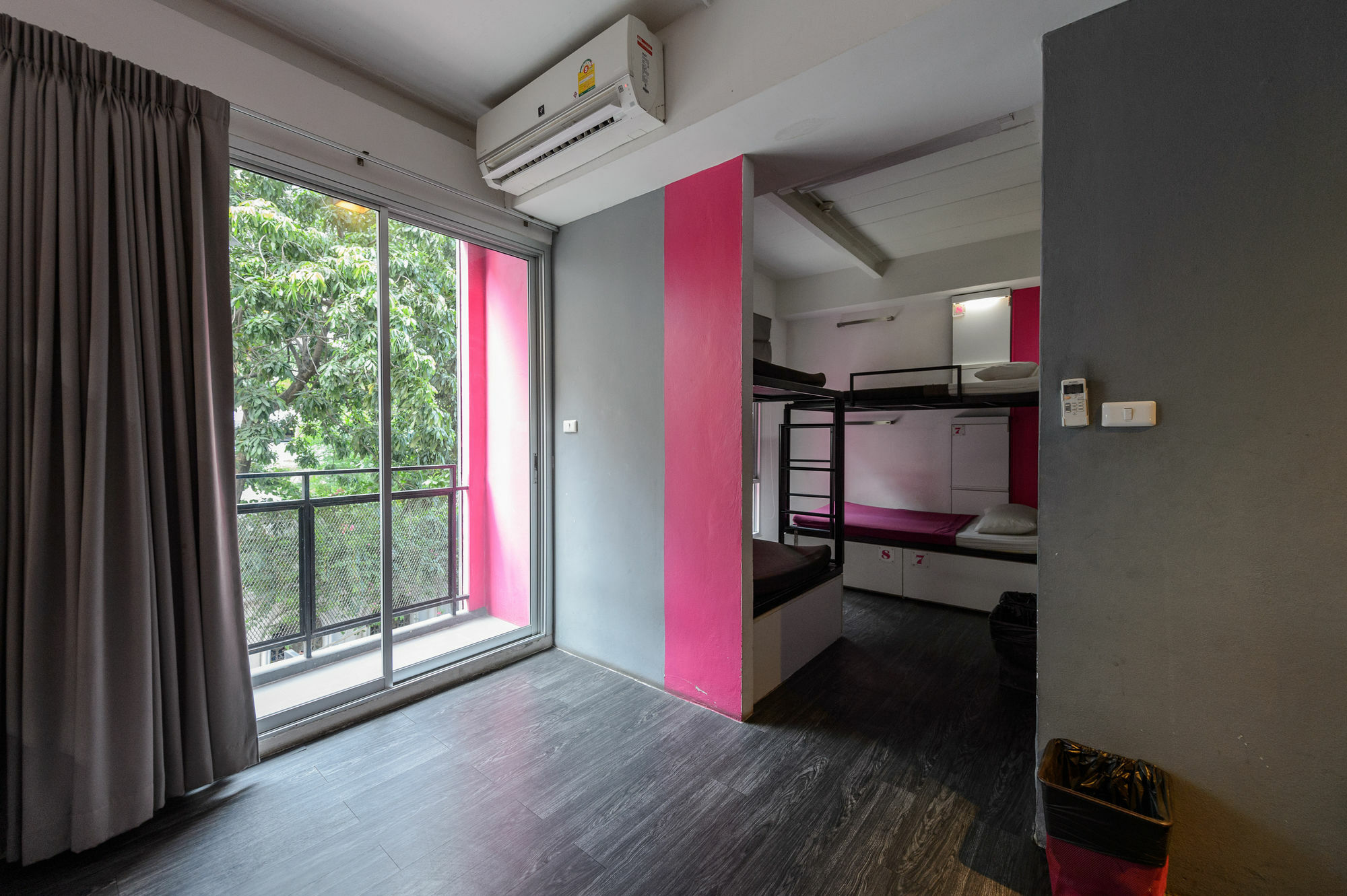 Cheqinn Hostel - Sukhumvit 4 Nana Plaza Bangkok Kültér fotó