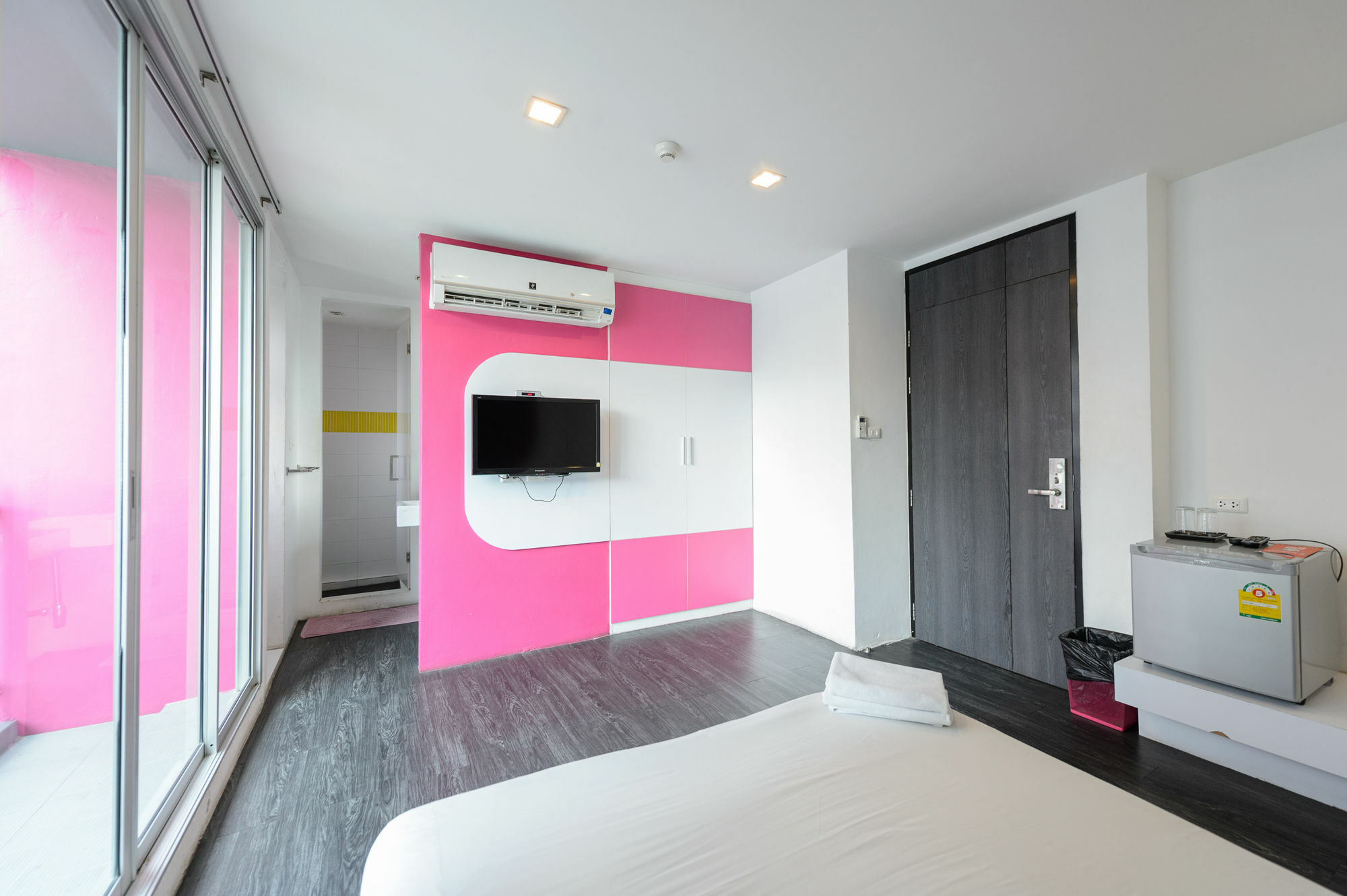 Cheqinn Hostel - Sukhumvit 4 Nana Plaza Bangkok Kültér fotó