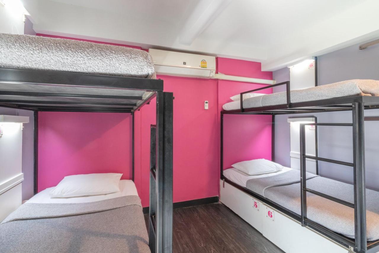 Cheqinn Hostel - Sukhumvit 4 Nana Plaza Bangkok Kültér fotó